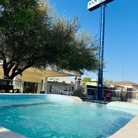 Hotel Quinta San Carlos Inn Manuel Valdez Екстер'єр фото
