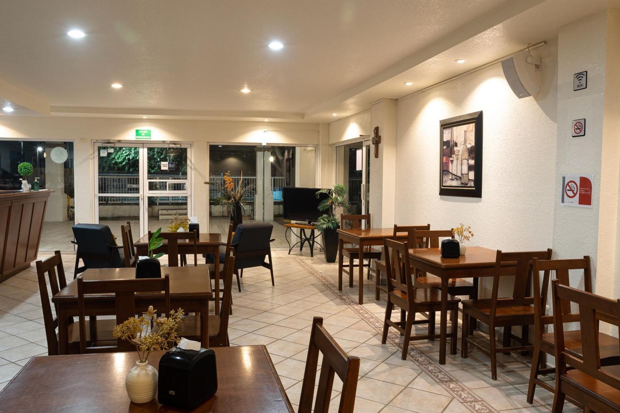Hotel Quinta San Carlos Inn Manuel Valdez Екстер'єр фото