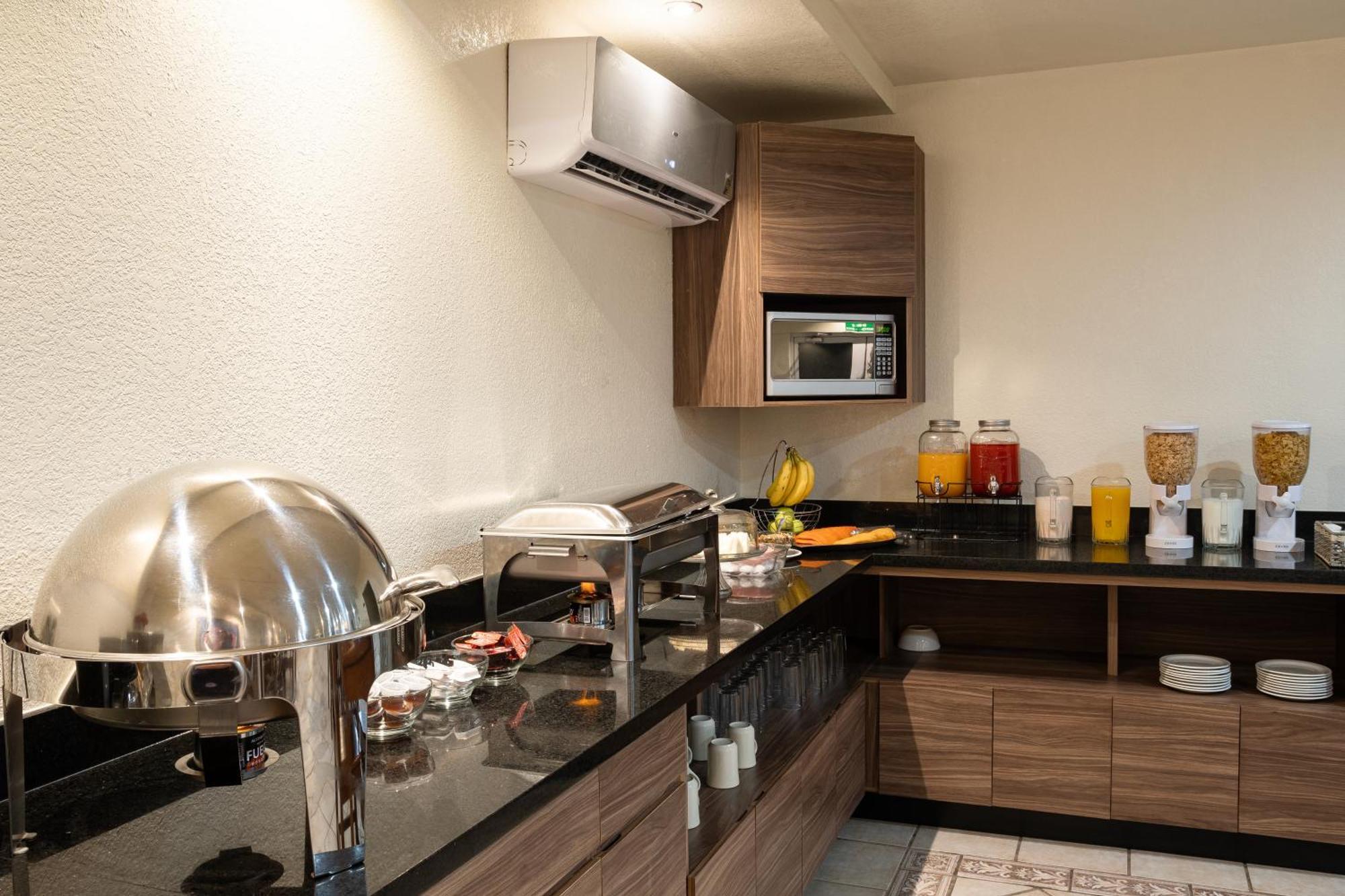 Hotel Quinta San Carlos Inn Manuel Valdez Екстер'єр фото