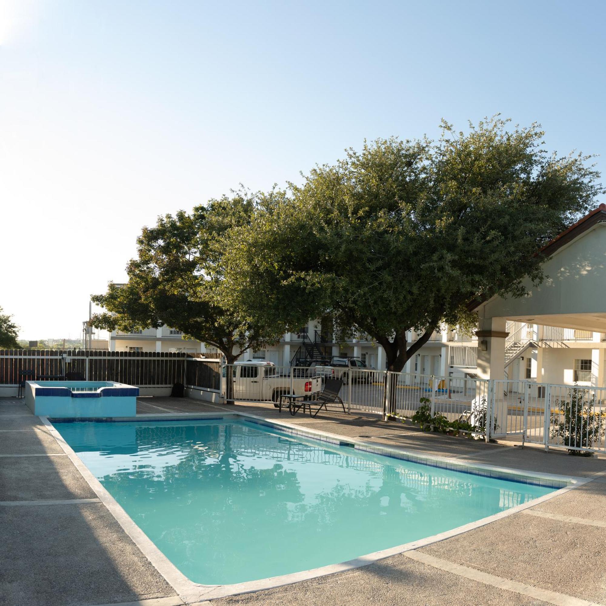 Hotel Quinta San Carlos Inn Manuel Valdez Екстер'єр фото