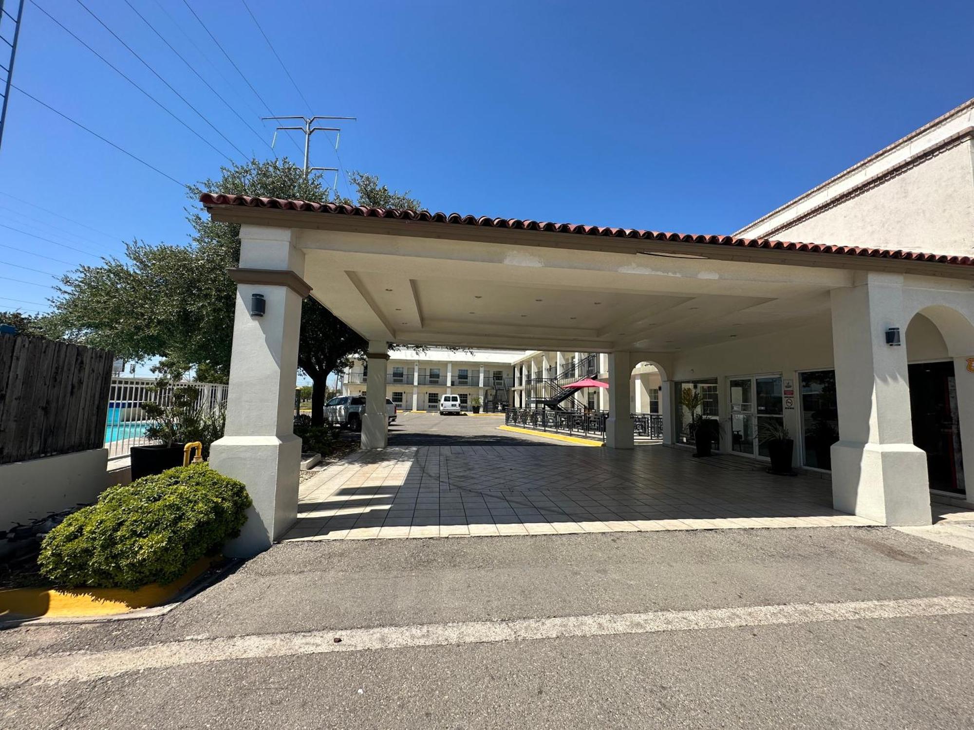Hotel Quinta San Carlos Inn Manuel Valdez Екстер'єр фото