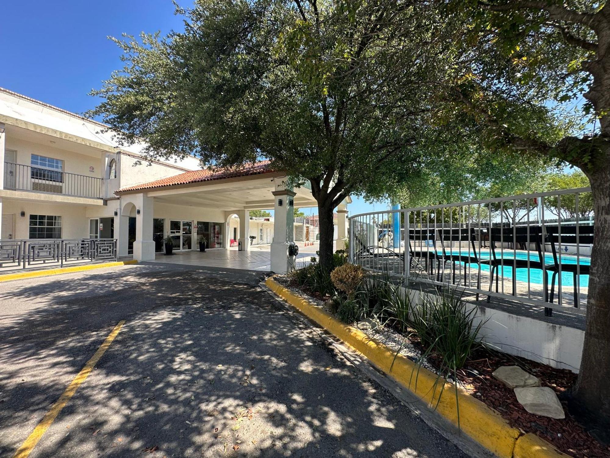 Hotel Quinta San Carlos Inn Manuel Valdez Екстер'єр фото