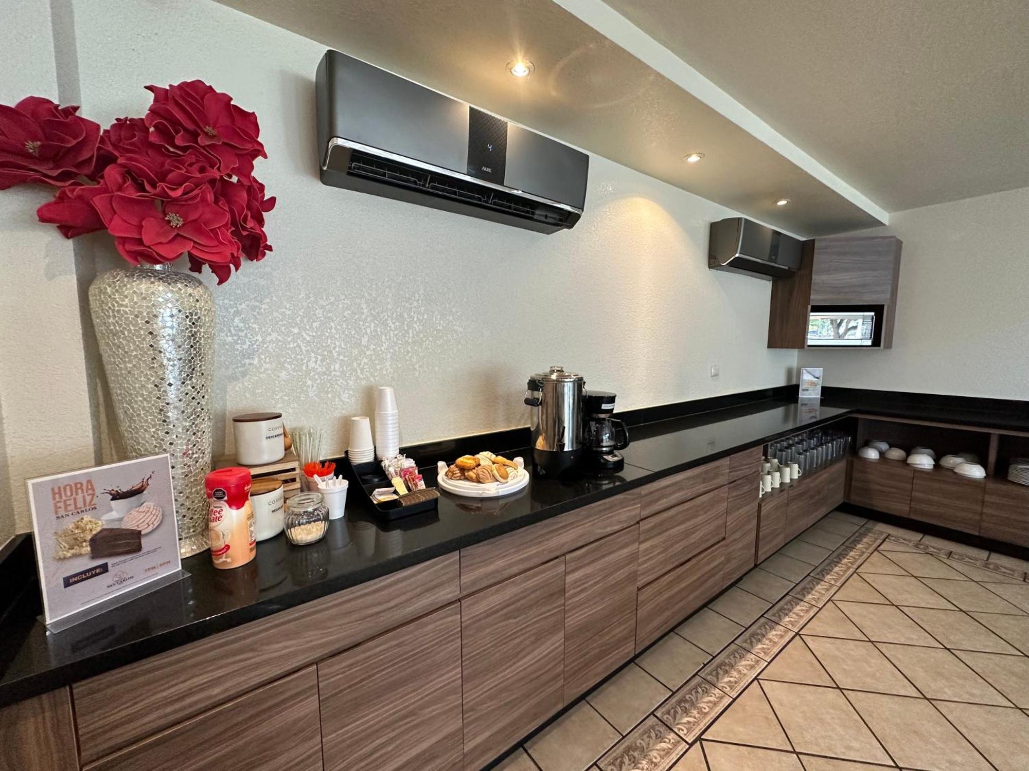 Hotel Quinta San Carlos Inn Manuel Valdez Екстер'єр фото