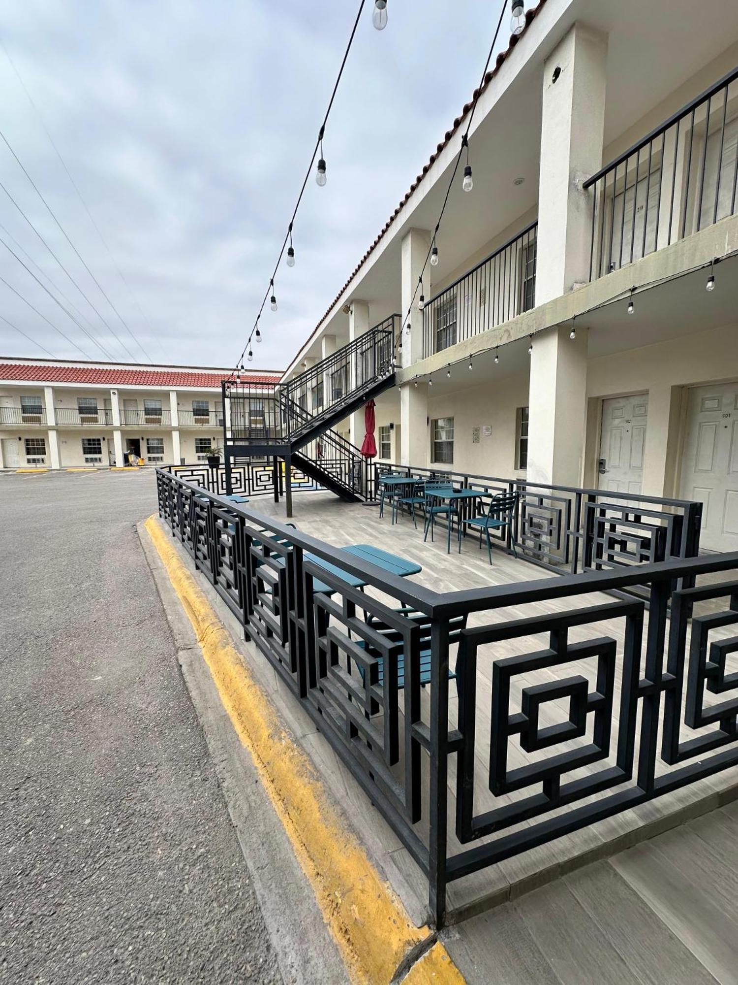 Hotel Quinta San Carlos Inn Manuel Valdez Екстер'єр фото
