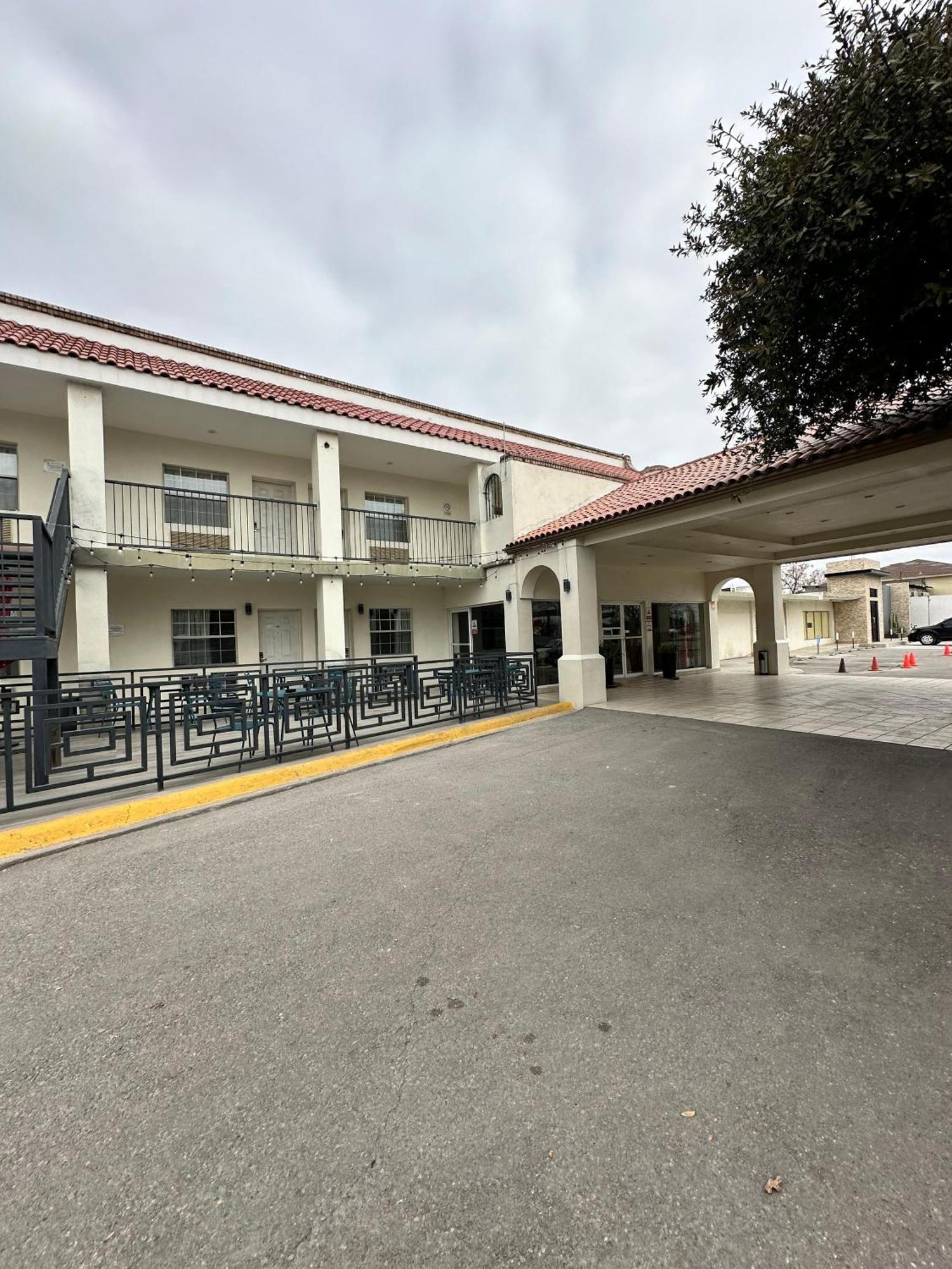 Hotel Quinta San Carlos Inn Manuel Valdez Екстер'єр фото