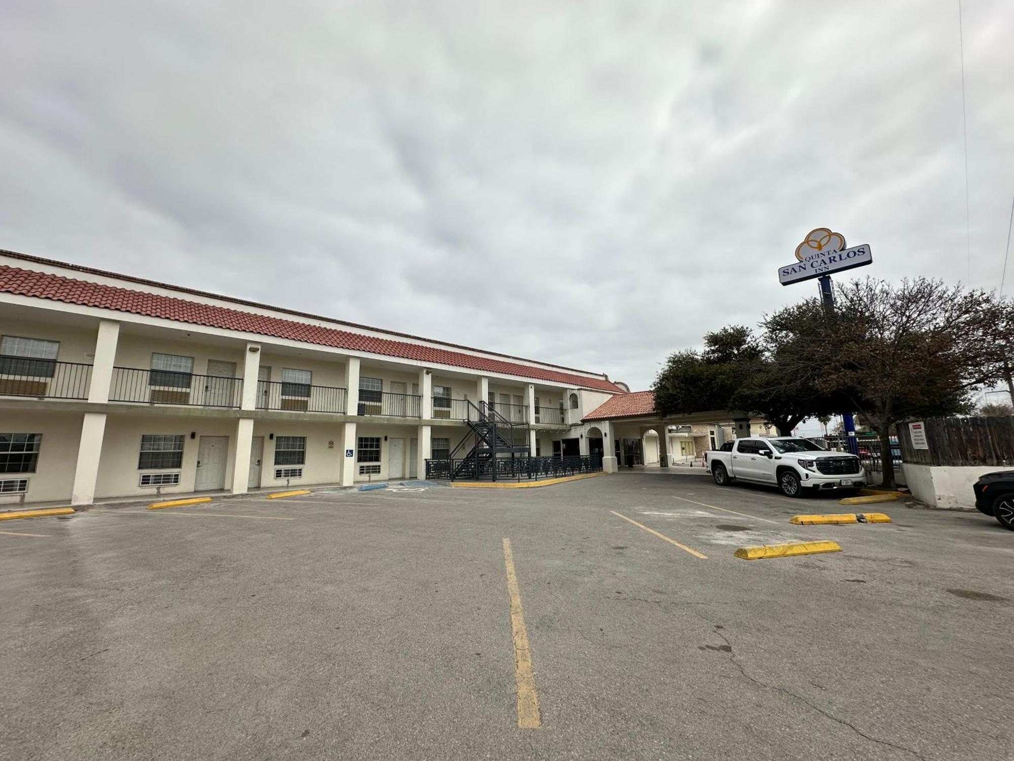 Hotel Quinta San Carlos Inn Manuel Valdez Екстер'єр фото