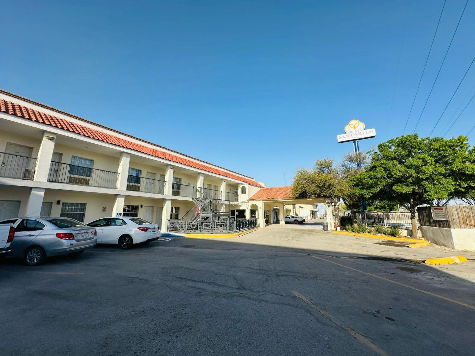 Hotel Quinta San Carlos Inn Manuel Valdez Екстер'єр фото